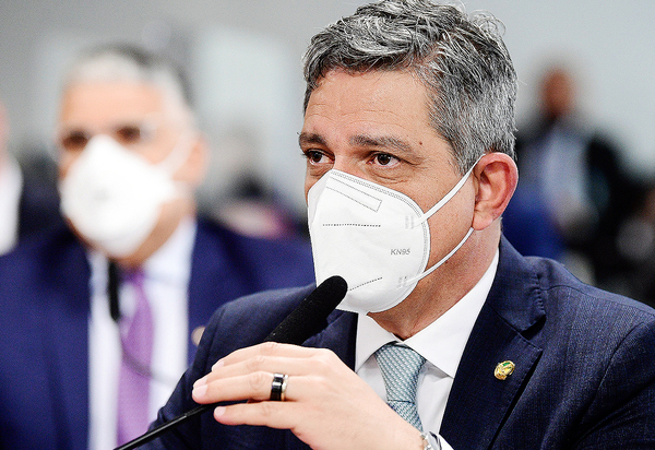 Senador Rogério Carvalho denuncia que ministro da Defesa enviou militares a Sergipe para espioná-lo