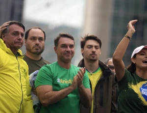 Clã Bolsonaro teve relação com suspeitos de envolvimento no crime organizado; relembre casos