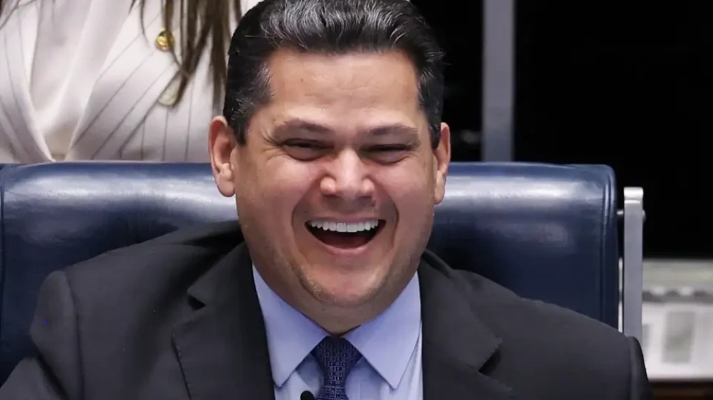Sob Alcolumbre, PEC da escala 7×0 anda mais rápido que fim da 6×1, os 3 Senadores do Rio de Janeiro apoiam a PEC 7x0