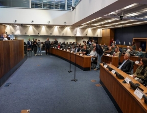 ALERJ PROPÕE AMPLIAR REPASSES PARA A SAÚDE DOS MUNICÍPIOS E CRIAR CALENDÁRIO DE PAGAMENTOS