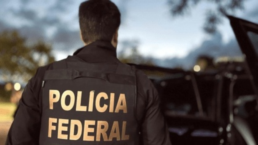 Polícia Federal prende suspeito em operação contra esquema de lavagem de dinheiro no Rio após apreensão de R$ 800 mil