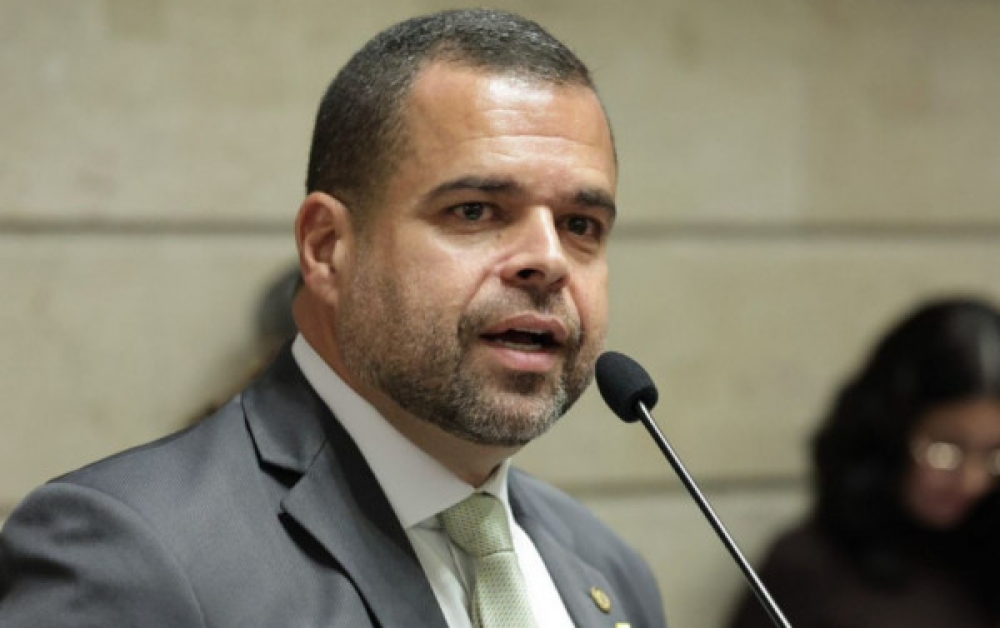 Vereador Poubel propõe farmácias credenciadas para cobrir falta de remédios na rede municipal