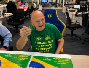 Dono da Havan diz que Justiça quer proibir bandeira do Brasil em sacolas e fala em perseguição