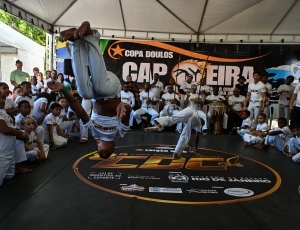 Capoeira ganha destaque com mais de 200 atletas na 8ª Copa Doulos durante feriado de grandes eventos em Rio das Ostras