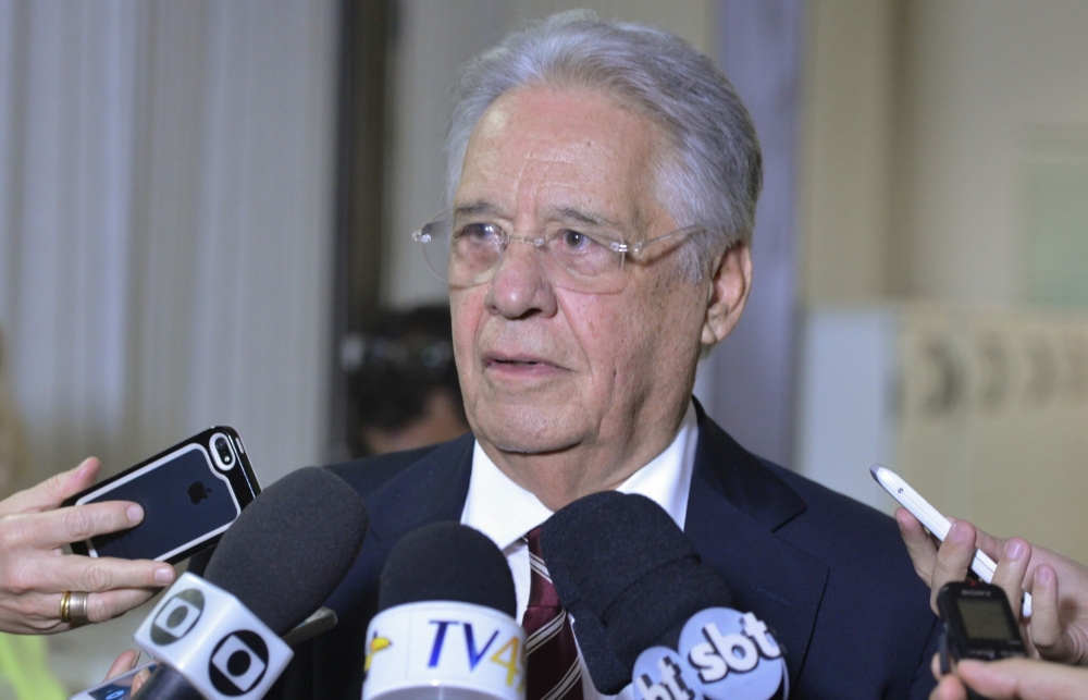 Justiça volta a cobrar certidão de casamento de FHC