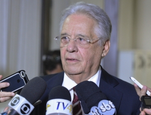 Justiça volta a cobrar certidão de casamento de FHC