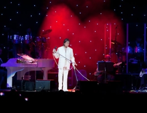 Roberto Carlos fará show na Arena Niterói no dia 27 de junho