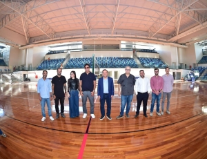 Em reta final das obras, prefeito Rodrigo Neves vistoria Arena Niterói ao lado do secretário de Esporte e Lazer