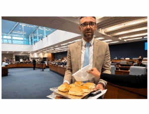 Knoploch faz ironia com 'pão com ovo' na Alerj e Luiz Paulo rebate com crítica ao preconceito