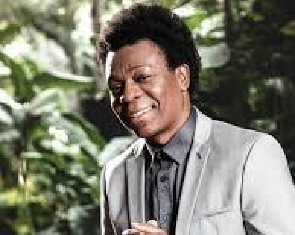  Ator Alexandre Rodrigues participa do marcante e envolvente clipe 