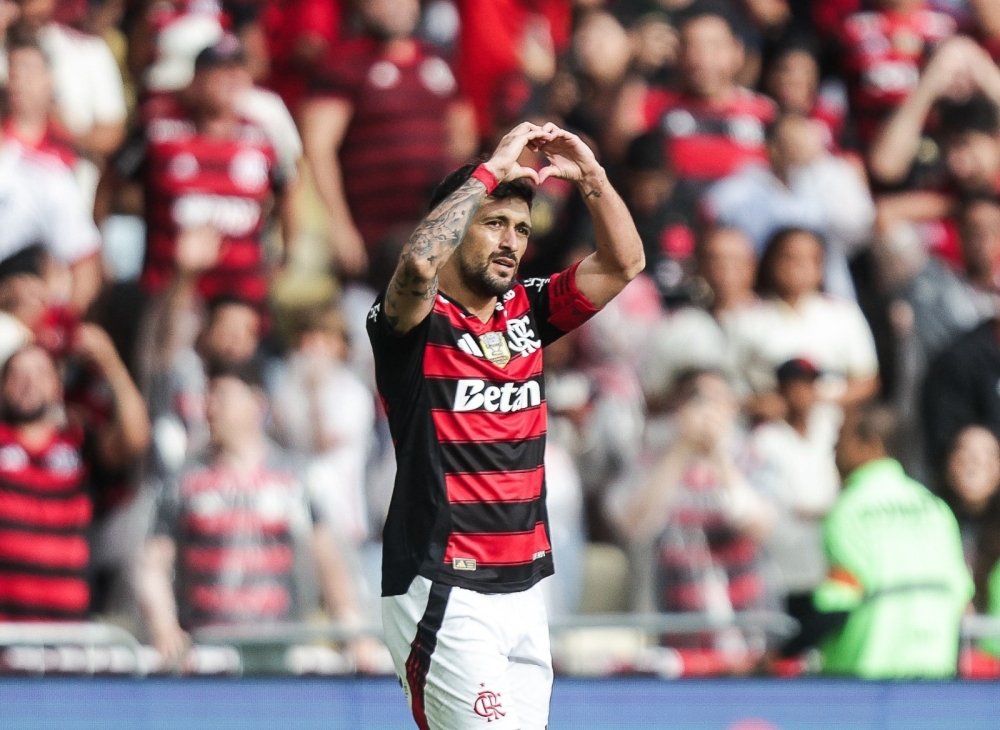 ÍDOLO DO FLAMENGO, ARRASCAETA SERÁ HOMENAGEADO NA ALERJ COM MEDALHA TIRADENTES