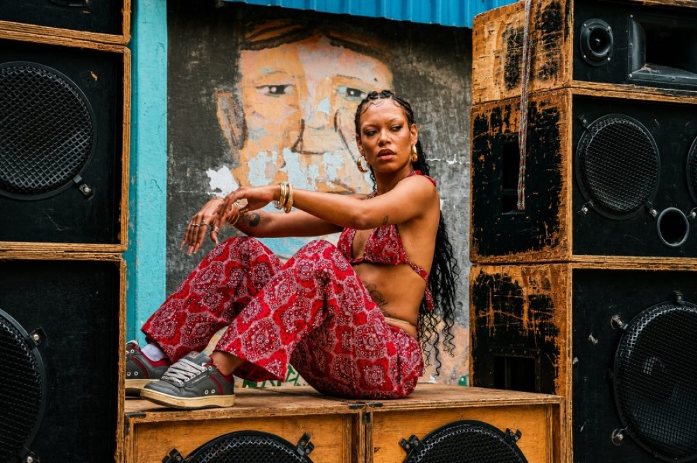 Mya Akoma aposta em mensagem de força e autenticidade no single “O Que é Meu Vem”