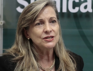 Maria Lúcia Fattorelli alerta para riscos da PEC que amplia poderes do Banco Central
