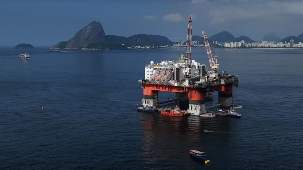 Preços do petróleo caem após anúncio do acordo de paz entre Irã e EUA e reabertura do Estreito de Ormuz
