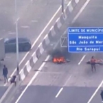 Manifestantes bloqueiam a Via Light e causam congestionamento em Mesquita