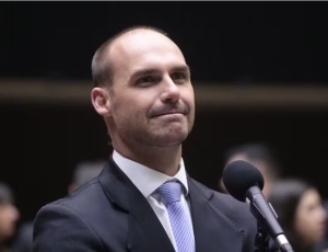 STF condena Eduardo Bolsonaro a 4 anos e 2 meses de prisão por coação em processo sobre trama golpista