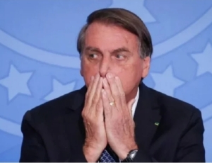 Apreensão de arma de Bolsonaro reduz chance de Moraes prorrogar prisão domiciliar