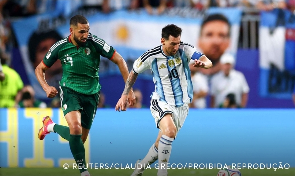 Messi vira maior artilheiro das copas e lidera Argentina em estreia