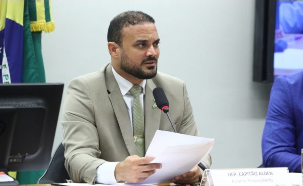  Aprovação relâmpago do Porte de Armas para Corretores de Imóveis expõe paralisia da OAB na luta pelas prerrogativas dos advogados e acirra disputa por isonomia entre categorias profissionais