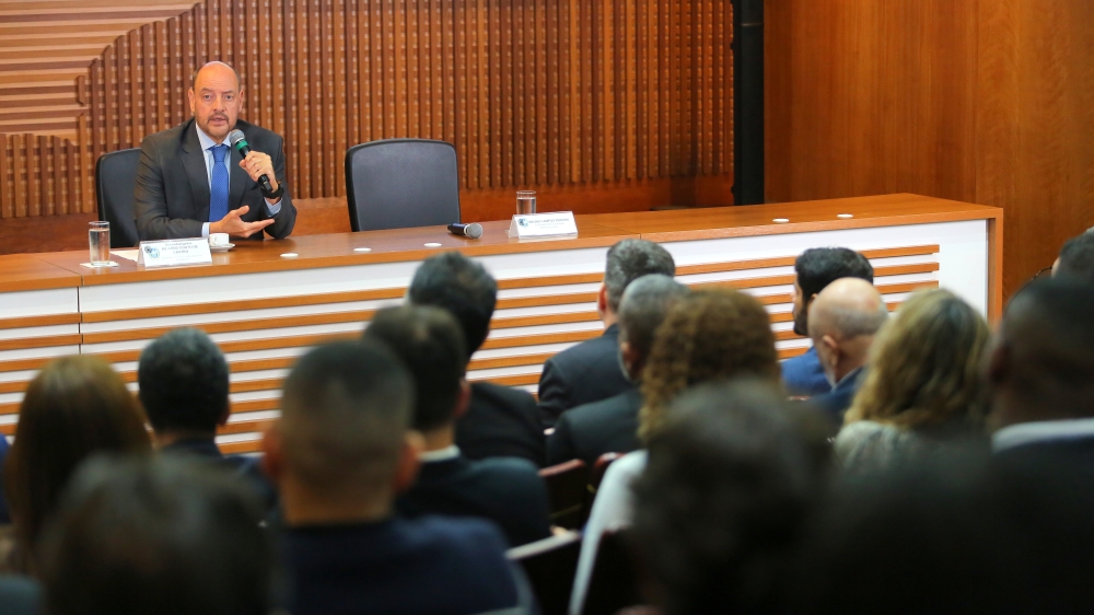 Governador em exercício prevê transformar déficit em superávit de R$ 5 bilhões