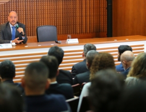Governador em exercício prevê transformar déficit em superávit de R$ 5 bilhões