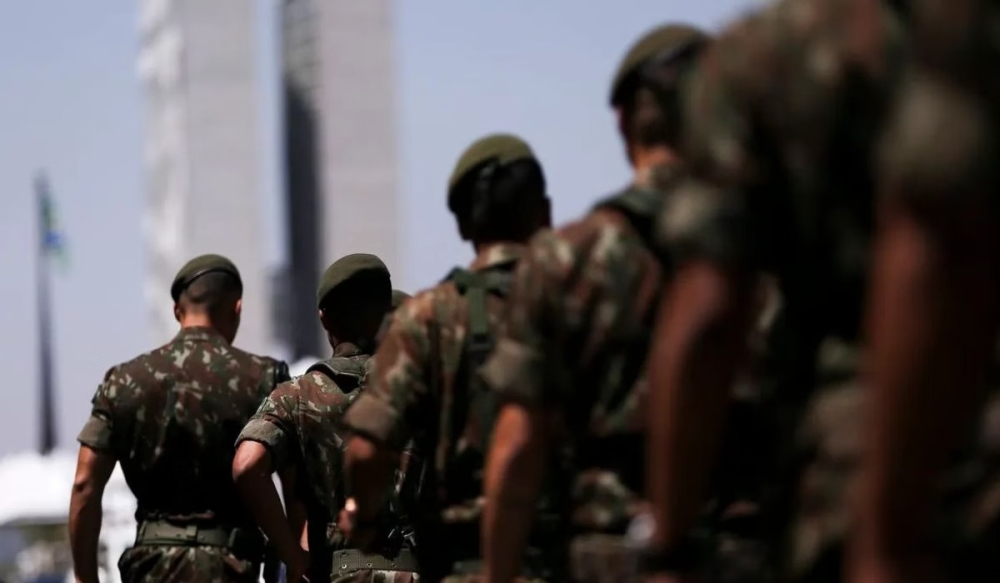 Banco Master movimentou R$ 354 milhões na folha do Exército, teve contrato renovado antes da liquidação pelo Banco Central e manteve descontos de consignados em militares e pensionistas