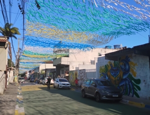     Rua em Rio das Ostras vira palco de festa e resgata espírito raiz da Copa do Mundo