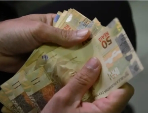 Fatia de pessimistas com economia do Brasil cai de 35% para 26%, diz Datafolha