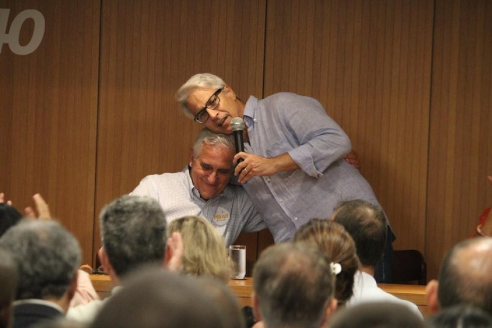 De volta pra casa: Comte Bittencourt retorna ao PSB após 25 anos para presidir legenda no Rio — e reconfigura o tabuleiro político fluminense