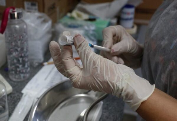 Vacinação acelerada e variante Delta: o que esperar da pandemia de Covid em agosto?