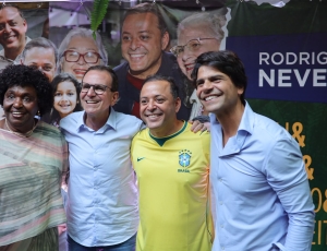 Rodrigo Neves completa 50 anos e reúne lideranças políticas do Estado