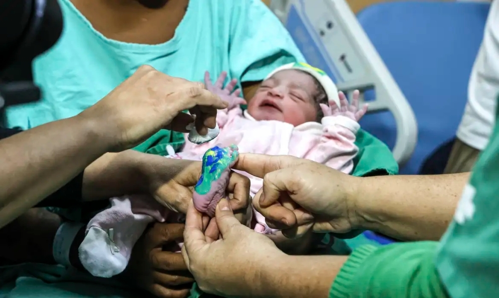 Hospitais do Rio homenageiam bebês que nascem durante a Copa