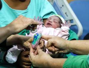 Hospitais do Rio homenageiam bebês que nascem durante a Copa