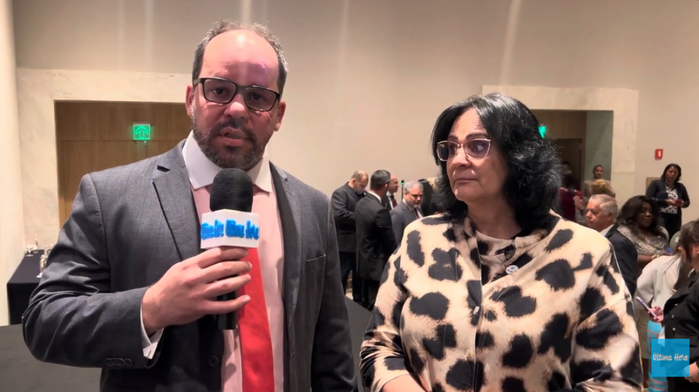 Damares rebate Paulo Figueiredo: 'Não fico atrás de computador'