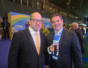 Tiago Dalperio (PP), prefeito reeleito de Tombos, vai a Brasília defender o municipalismo e consegue sinal de Alcolumbre sobre destravamento de recursos