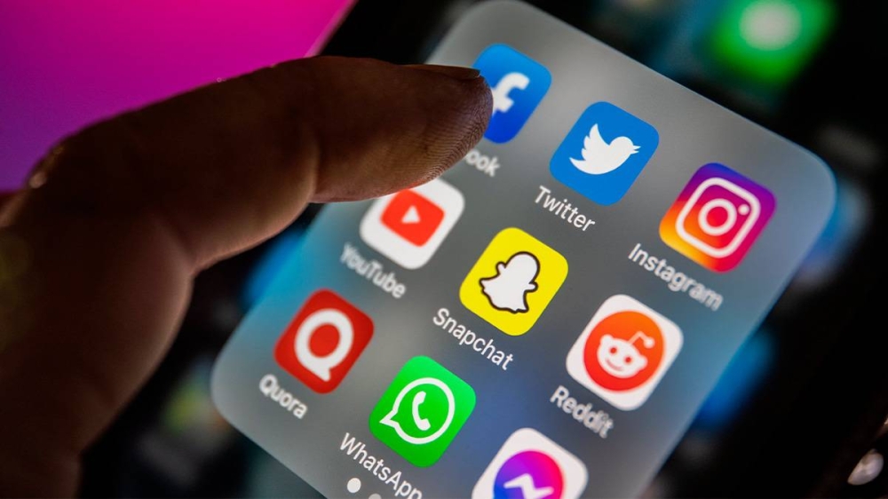 TV e redes sociais estão entre as preferências da população de Rio das Ostras para checagem de notícias