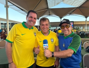No Campo Olímpico de Golfe, entre um gol do Brasil e outro, o empresário Rudi Dalmora e o ex-árbitro da FIFA Gutemberg Fonseca celebraram quatro décadas de amizade em meio à maior festa da Copa do Mundo