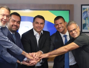 Flávio convoca Nikolas, Carlos Bolsonaro e Bia Kicis para evento em prol da eleição de Douglas Ruas no Rio