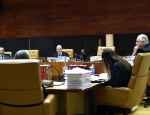 STF mantém fim da aposentadoria compulsória para juízes condenados