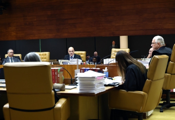 STF mantém fim da aposentadoria compulsória para juízes condenados