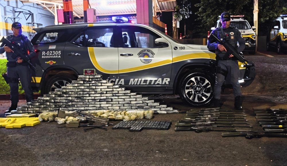 Arsenal e quase 200 kg de drogas que viriam para o Rio são apreendidos em SP