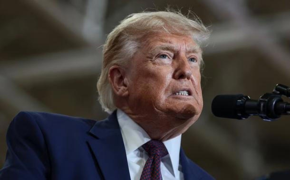 Trump pressiona postos de combustíveis e cobra redução dos preços nos Estados Unidos