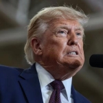 Trump pressiona postos de combustíveis e cobra redução dos preços nos Estados Unidos