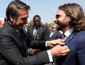 Flávio Bolsonaro usa mansão de R$ 14,5 milhões de seu coordenador de campanha