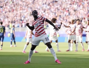 EUA superam expulsão, vencem Bósnia e avançam às oitavas da Copa do Mundo
