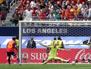 Espanha vence Áustria por 3 a 0, iguala marca histórica e avança às oitavas da Copa do Mundo