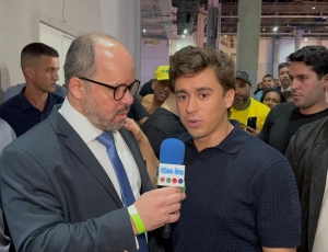 Nikolas Ferreira se oferece como mediador entre Flávio e Michelle, durante o 3º Seminário Nacional de Comunicação do PL
