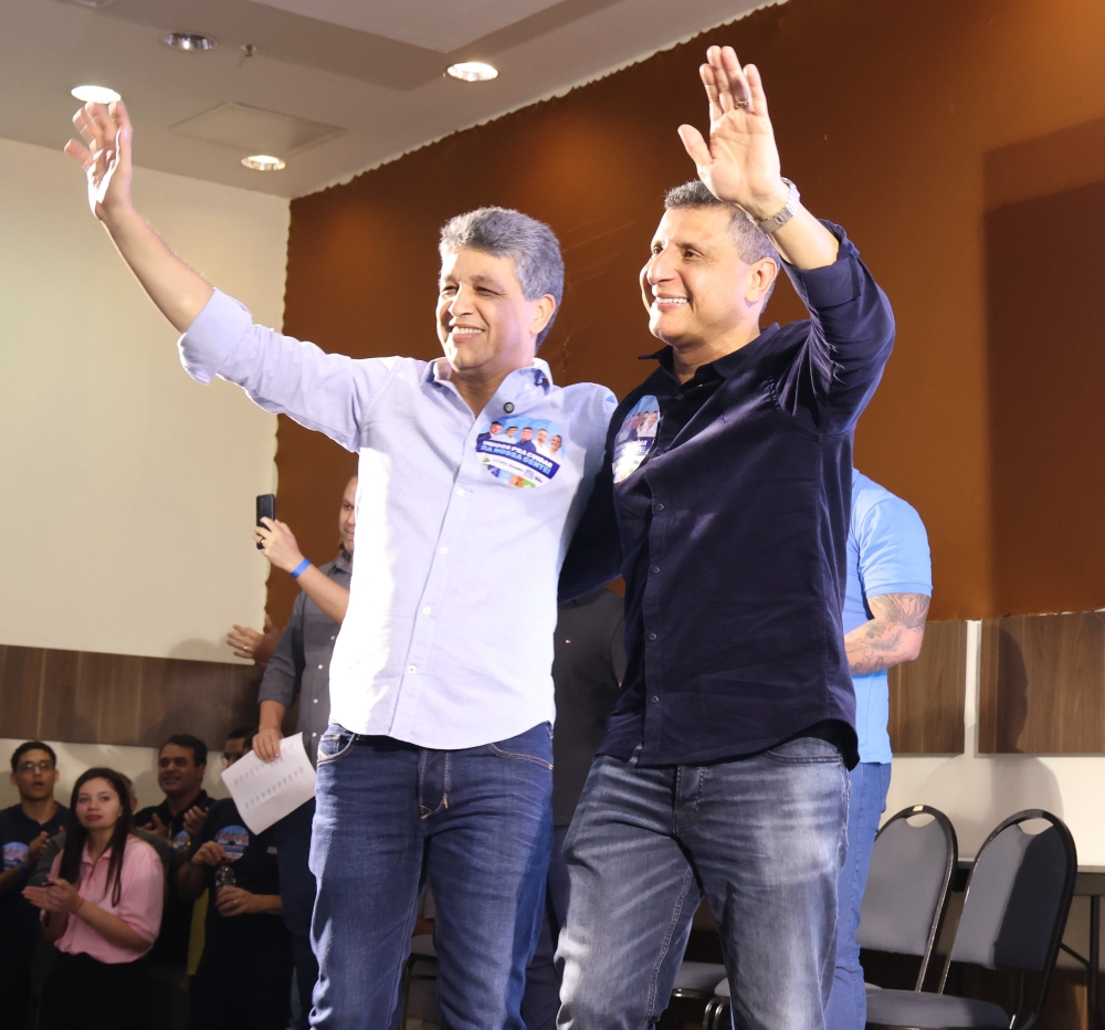 Irmãos médicos e deputados, Deodalto e Dr. Flávio ampliam força política na Baixada sob coordenação de Rodrigo Luiz