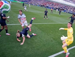 Bélgica goleia Estados Unidos, supera polêmica envolvendo Balogun e avança às quartas de final