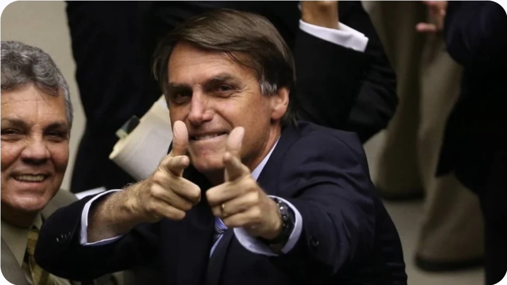 PF faz busca na casa de Bolsonaro por divergência em registro de arma apreendida